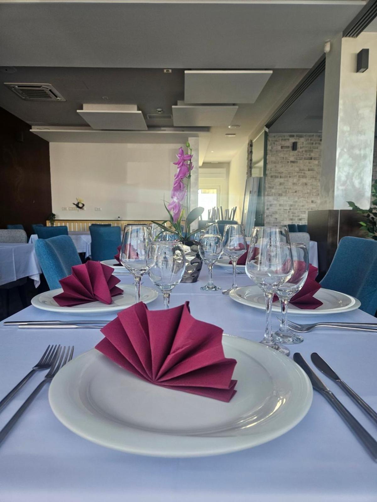 Maestro - Rooms & Restaurant Vukovar Exterior photo